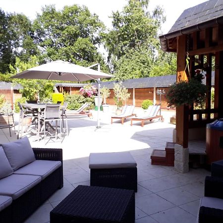 Le Jardin Des Roses Bed & Breakfast Gerponville Exterior photo