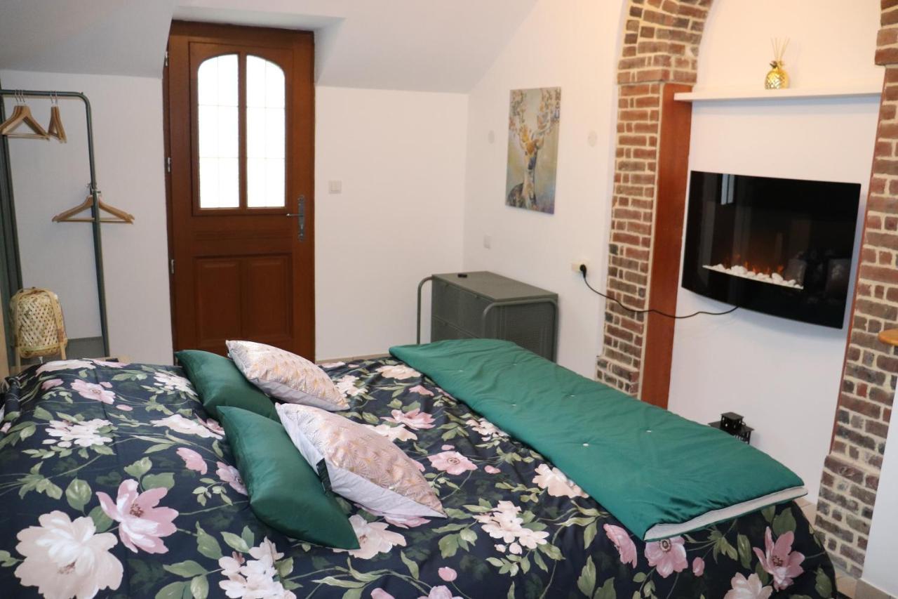 Le Jardin Des Roses Bed & Breakfast Gerponville Exterior photo