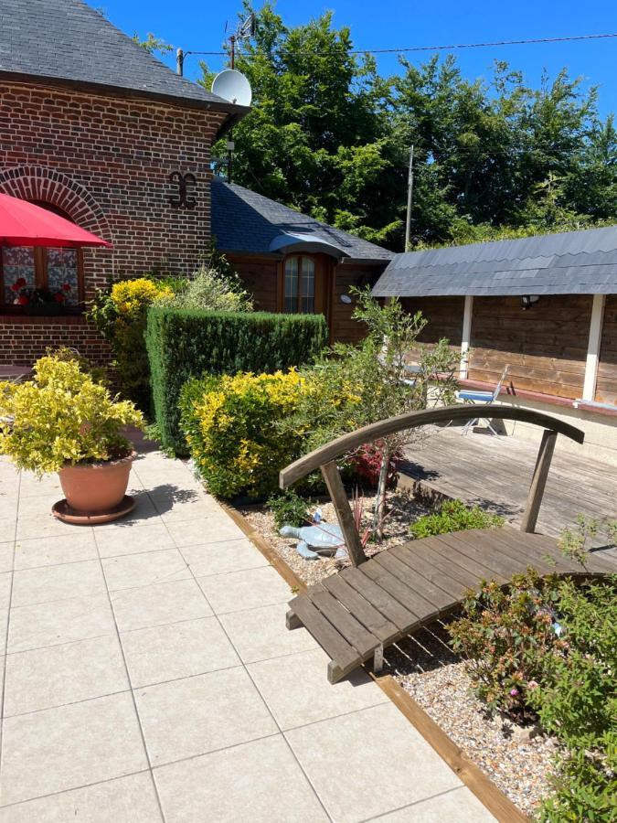 Le Jardin Des Roses Bed & Breakfast Gerponville Exterior photo